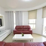 Modern 2Br Apt Golf Residence